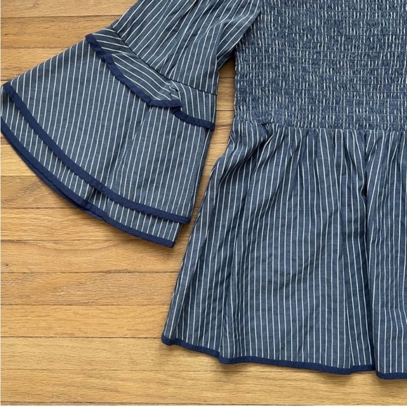 AMERICAN EAGLE OUTFITTERS top striped ruffled bell sleeve SZ XS NWOT - Picture 2 of 4